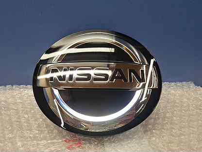 Эмблема решетки радиатора Nissan Qashqai J11E 2014