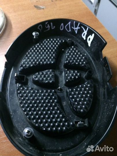 Эмблема передняя Land Cruiser Prabo 150