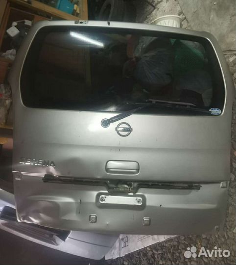 Задняя дверь от Nissan Serena