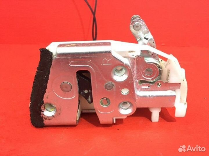 Замок двери задний правый Suzuki Sx4 1 M16A 2009