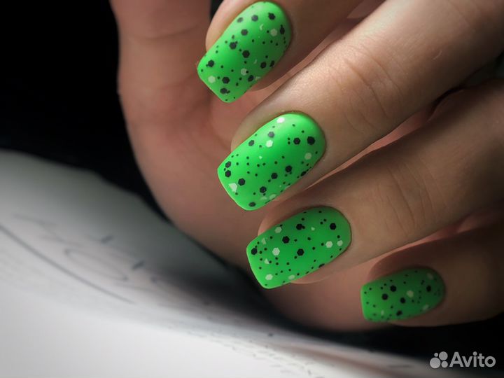 Модель на ногти