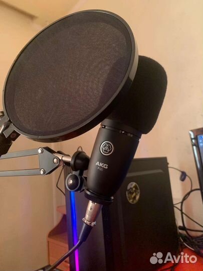 AKG P120 студийный