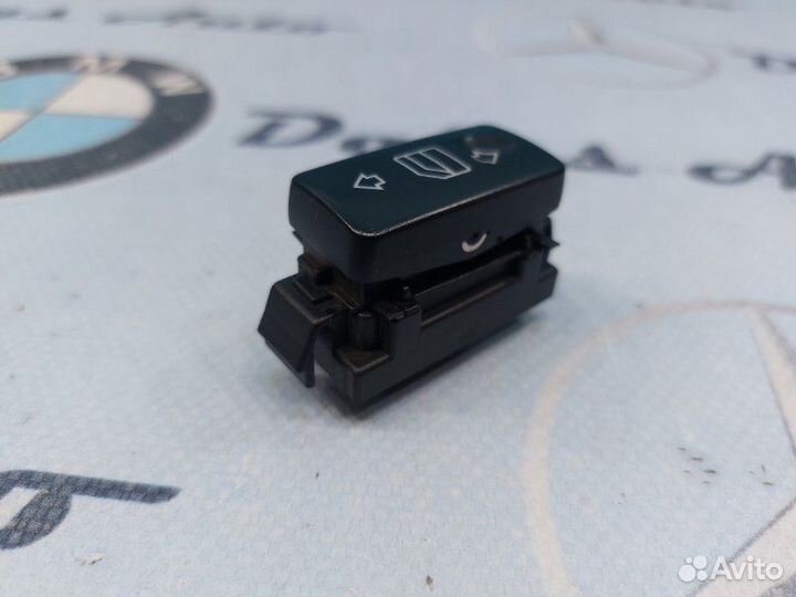 Кнопка стеклоподъемника задняя правая