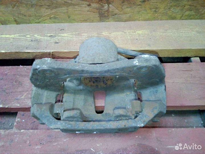 Суппорт передний левый Kia Ceed 1.6 2006-2011