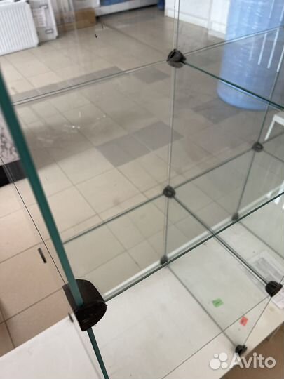 Стеклянный стеллаж витрина