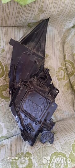 Фара toyota auris левая