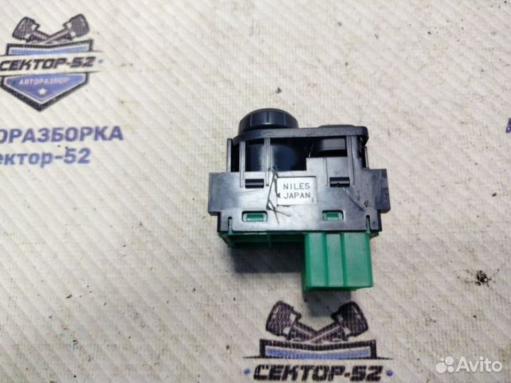 Кнопка регулировки зеркал Nissan Qashqai J10