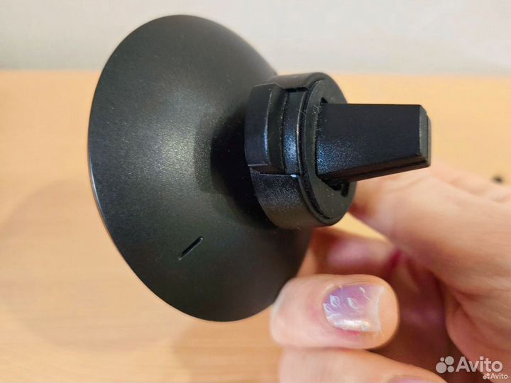 Беспроводная зарядка для авто