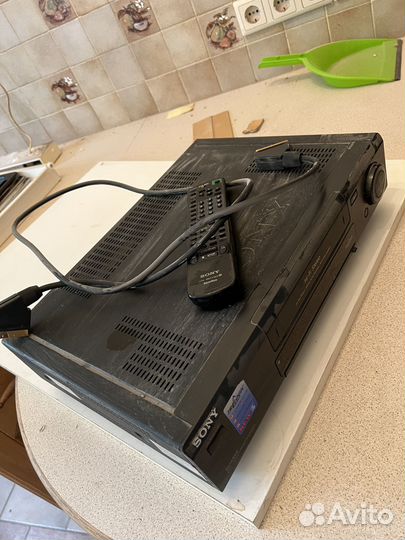 Видеомагнитофон Sony старый есть дефект