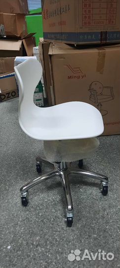 Стул для мастера парикмахера