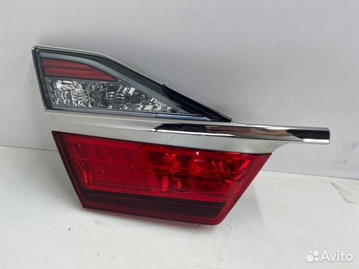 Фонарь внутренний левый Toyota Camry V55 2014-2018