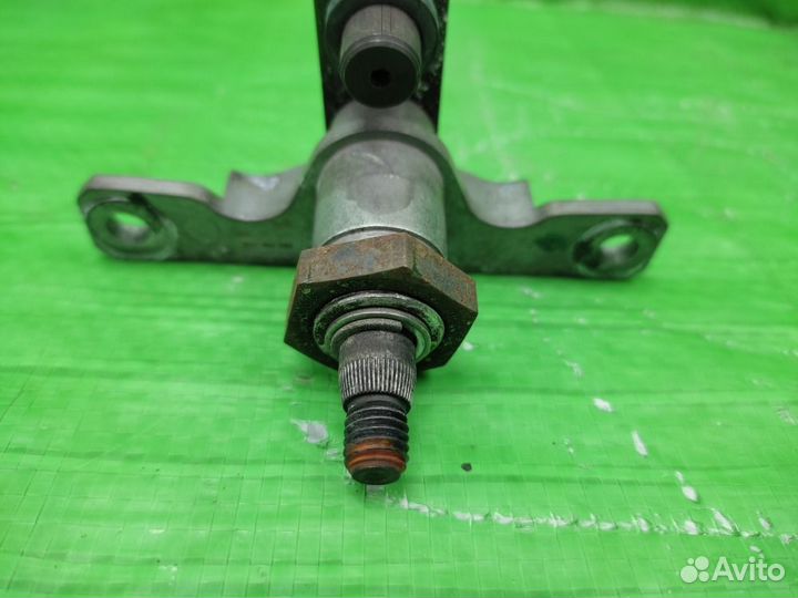 Ось поводка стекооочистителя Cayenne 2002-2010