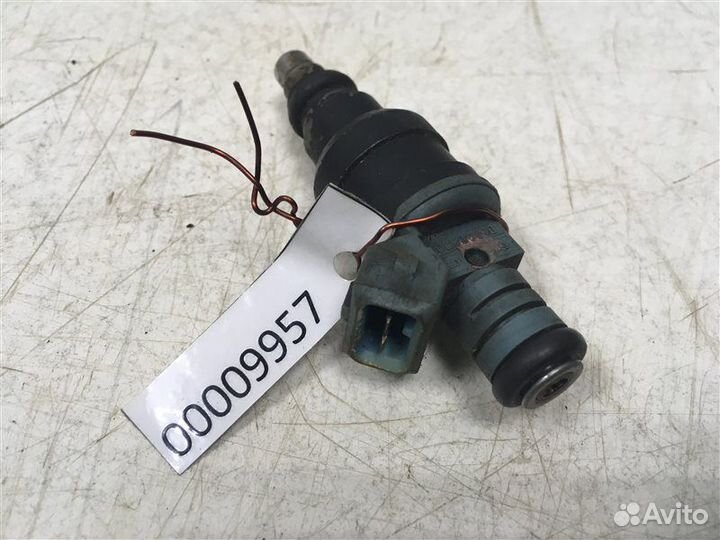 Форсунка инжекторная электрическая Audi 80/90 B4