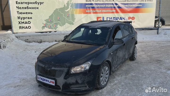 Ремень безопасности задний левый Chevrolet Cruze 13359771