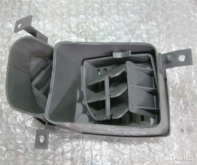 Дефлектор воздушный правый Kia Spectra