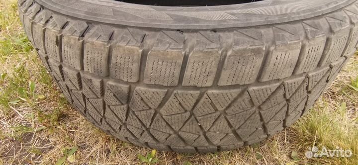 Bridgestone Blizzak DM-V2 285/65 R17