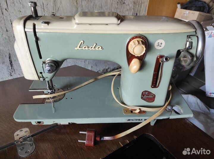 Швейная машина LADA