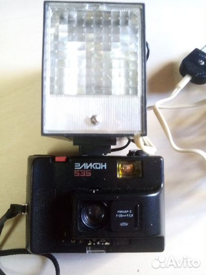 Пленочный фотоаппарат Эликон 535 и вспышка