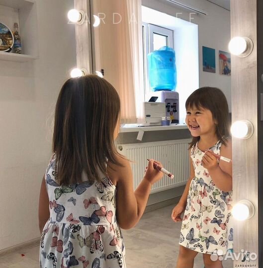 Гримерное зеркало с подсветкой