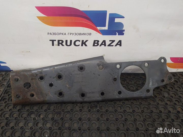 Кронштейн переднего бампера правый