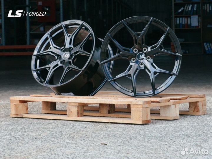 Кованые диски LS Forged R21 на Audi Q7 S8 Touareg