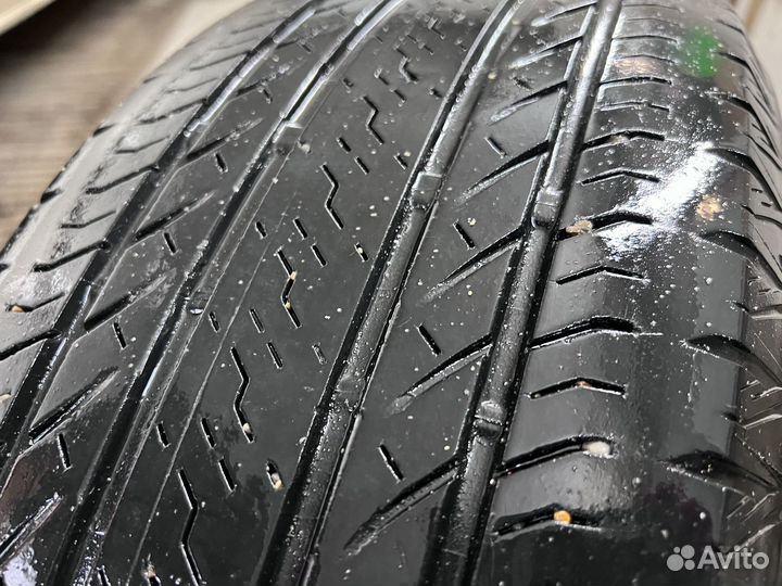 Bridgestone B70 225/65 R17 102H