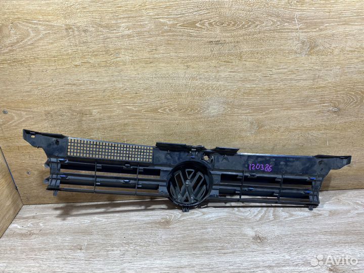 Решетка радиатора Volkswagen Golf 4 Арт. 130386