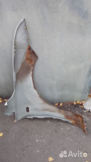 Переднее левое крыло Фокус 2 дорестайл