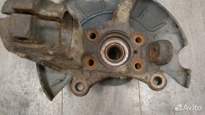 Кулак поворотный передний правый Skoda Octavia II