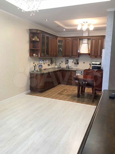 4-к. квартира, 102 м², 4/11 эт.