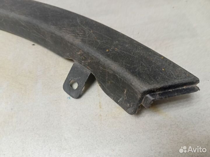 Накладка переднего крыла правого