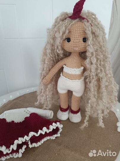 Вязаная кукла (ручная работа)