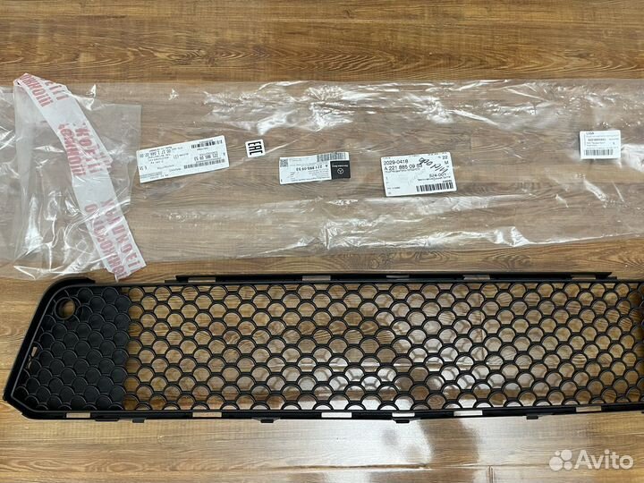 Решетка бампера центральная S63 w221