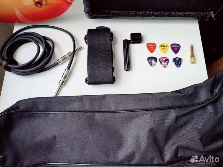 Электрогитара Ashtone Les Paul +комбик 20вт +к-т