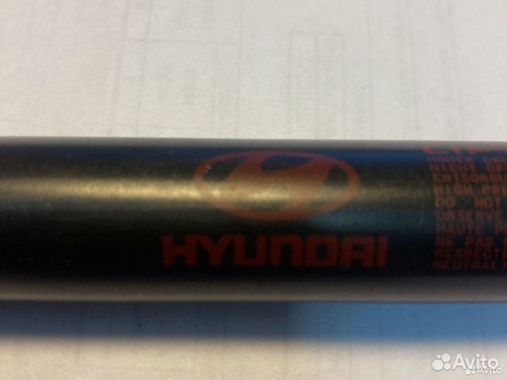 Амортизатор багажника hyundai santa FE