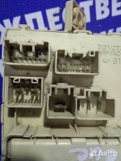 Блок предохранителей салона Toyota Avensis седан
