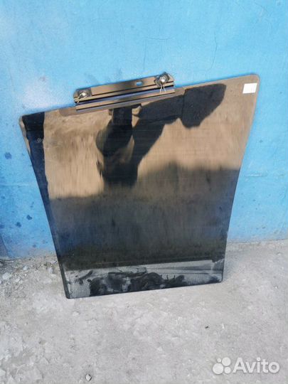 Стекло заднее левое Jeep Grand Cherokee WJ 4 2005