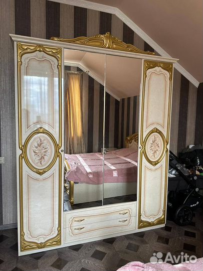 Спальный гарнитур