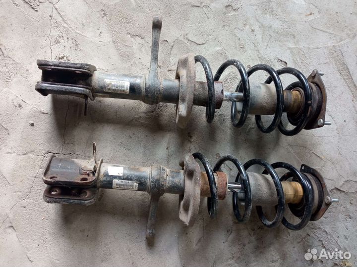 Передние стойки priora в сборе