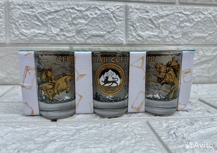 Графин, рюмки, пивной бокал