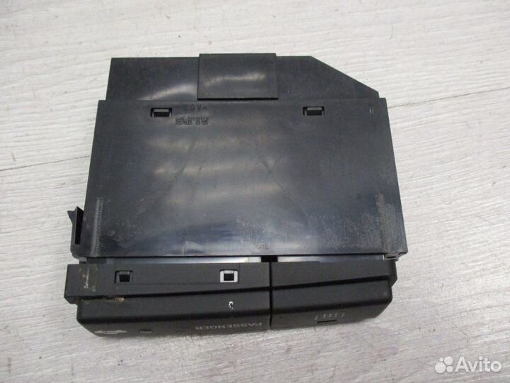 Кнопка выключатель Toyota Avensis 1.8 2005