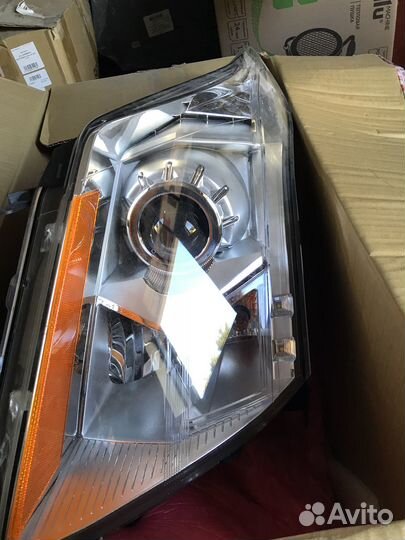 Фара передняя левая на Cadillac SRX 2