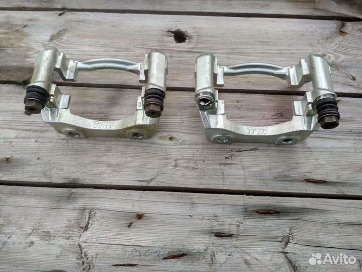 Скоба суппорта под вентилируемые диски