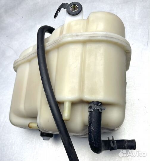 Тойота Превия Бачок расширительный