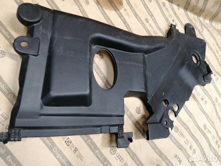 Кожух замка капота Toyota Avensis