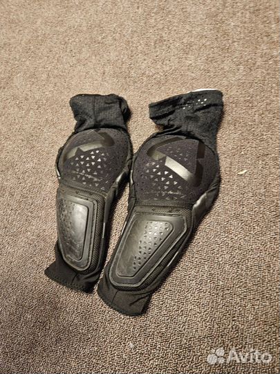 Налокотники leatt