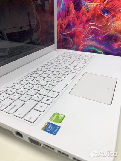 Белый Asus 15.6