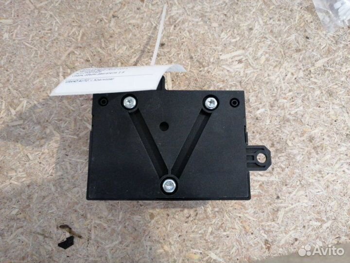 Блок управления бензонасосом Mercedes Benz C180