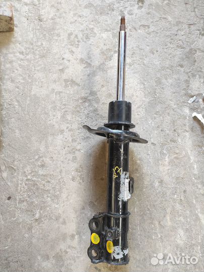 Kia ceed амортизатор левый подвески 2010