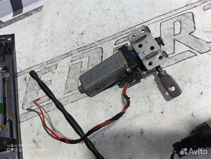 Мотор регулировки сиденья передний правый Audi Q7